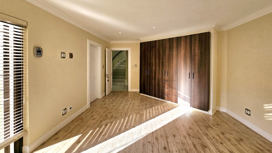 5 Bedroom Property for Sale in Kiepersol Free State